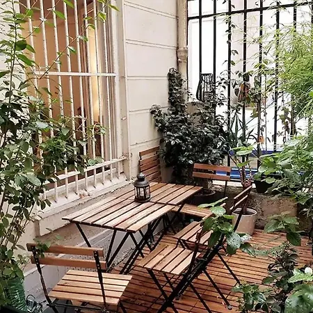 Superbe Duplex Avec Terrasse Au Coeur De Paris